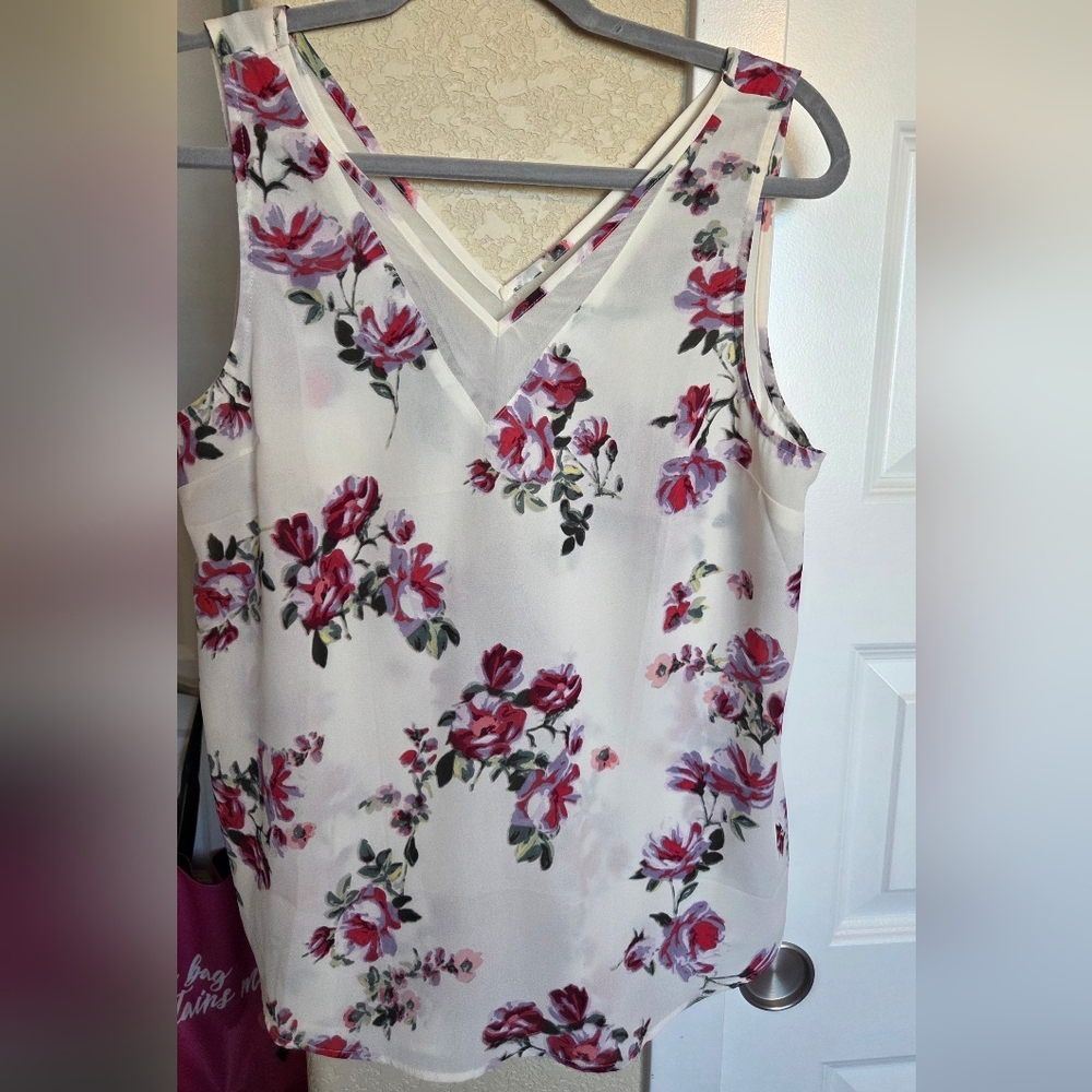 Elegant Floral Sleeveless Top - White and Pink